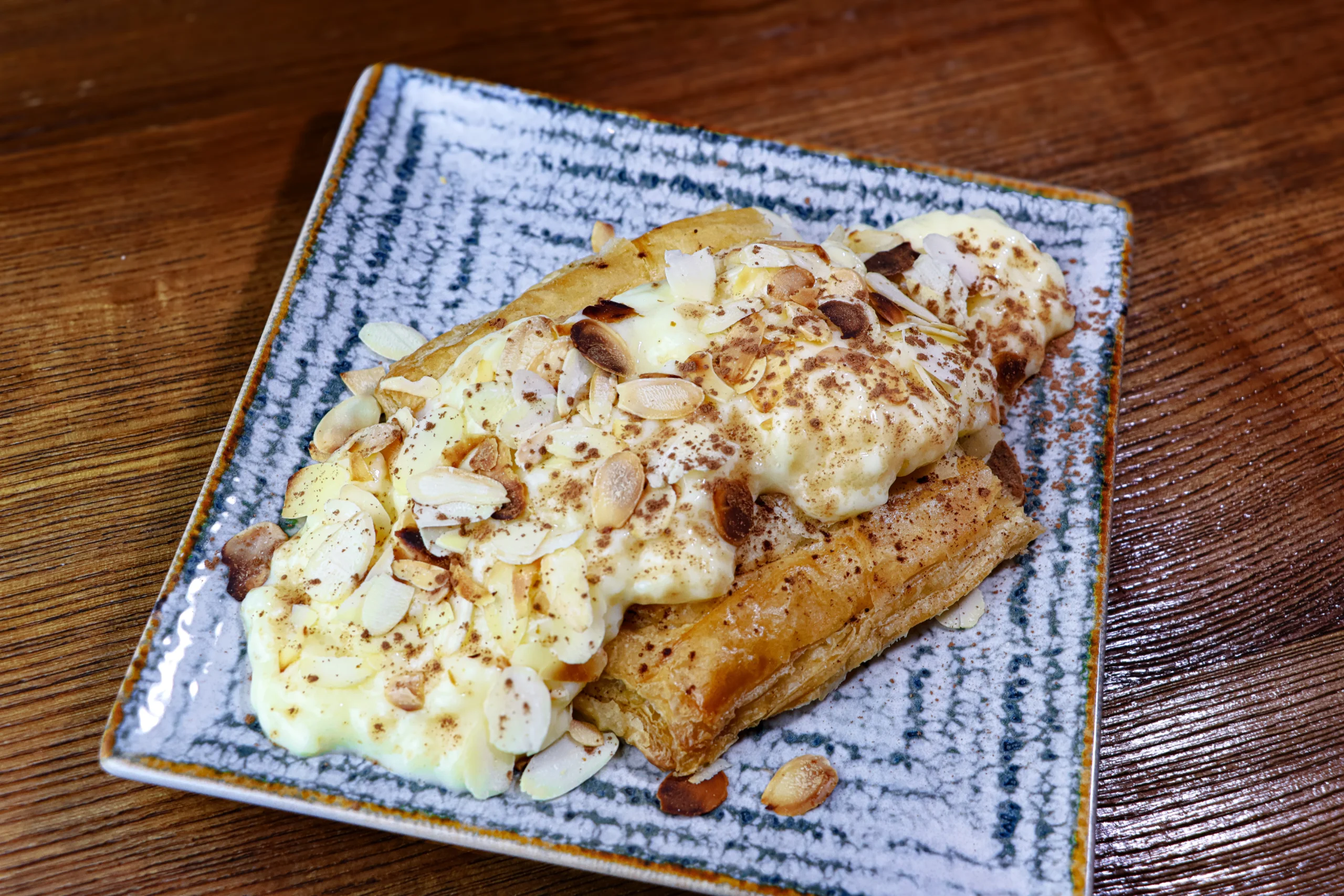 Apple strudel with vanilla sauce